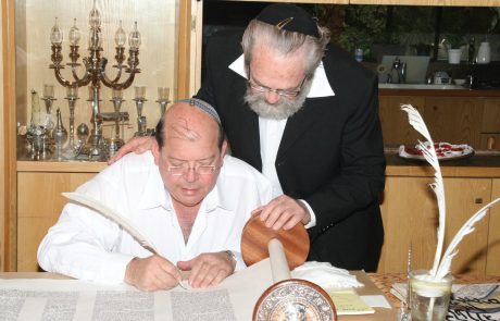 כך מצאנו את ספר התורה המשפחתי שנטמן בשואה