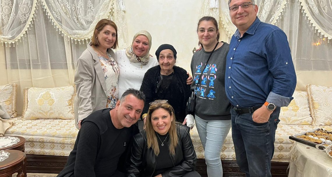 אחרי 'אבודים במרוקו' – הילד שנחטף משתף איך נודע לו שהוא מאומץ ואיך זה לפגוש 4 אחים חדשים ואמא בגיל 53