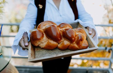 מהפכה ביום השביעי – מדוע ענקיות הטכנולוגיה בוחרות לסגור שערים בשבת?
