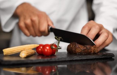 הסכין שכל שף מתחיל צריך להחזיק במטבח
