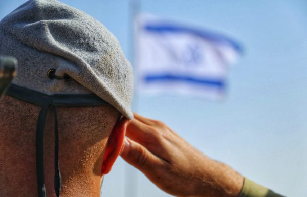 התניית הטבות בשירות כחובה מוסרית