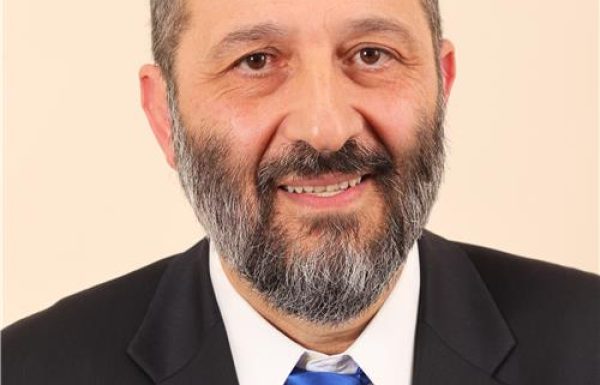 "מדבר שקר תרחק"