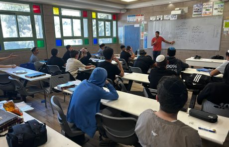 בתי ספר במדים