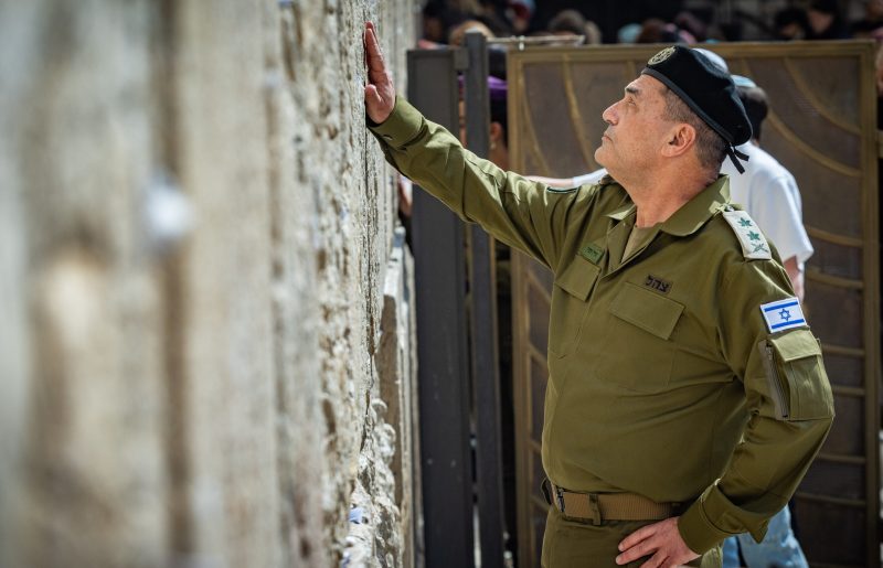 בלי פוליטיקה, כמעט