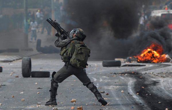 אנחנו אידיוטיות שימושיות?