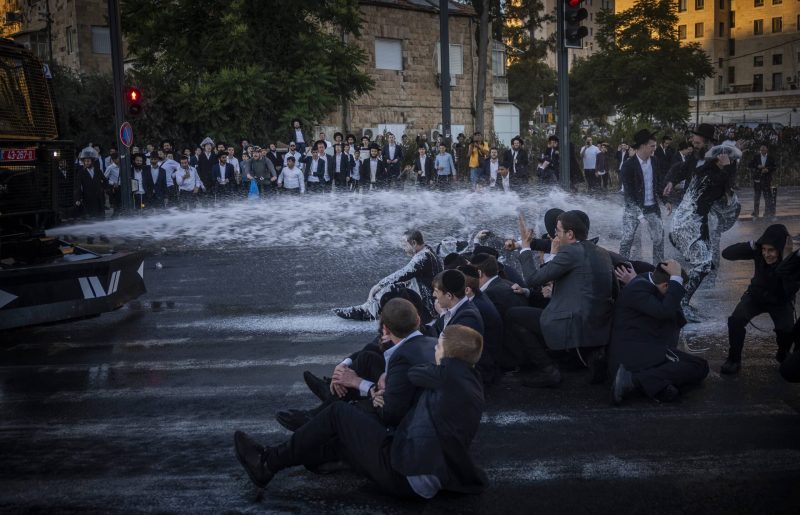 למי יש כבוד?