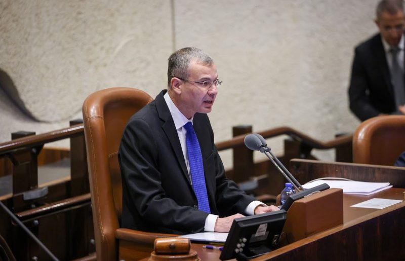 כאילו אין מלחמה