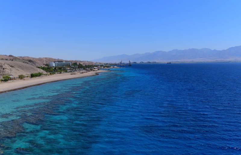 בין גזרי ים סוף