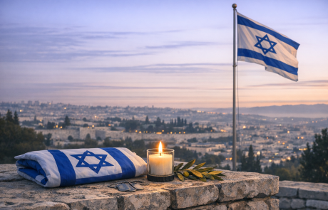 לִפְנֵי מוֹת קְדֹשִׁים אֱמֹר